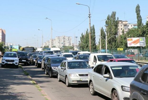 Придется объезжать десятой дорогой: в Киеве перекроют улицу, схема