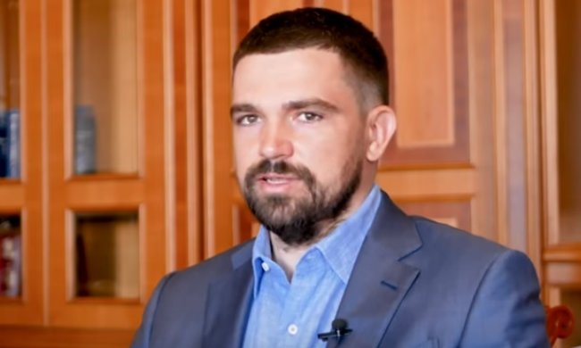 И это в самой нищей стране Европы: замглавы ОП засветился с рюкзаком за годовую зарплату украинца
