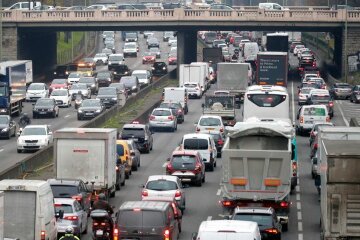 Десятки тысяч авто застыли в ожидании: в Киеве перекрыли самый востребованный проспект