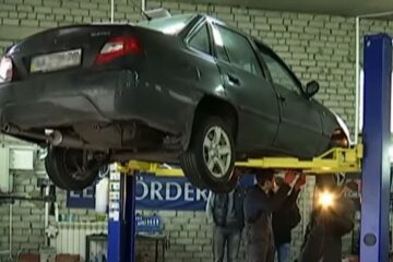 Техогляд авто. Фото: скріншот YouTube-відео