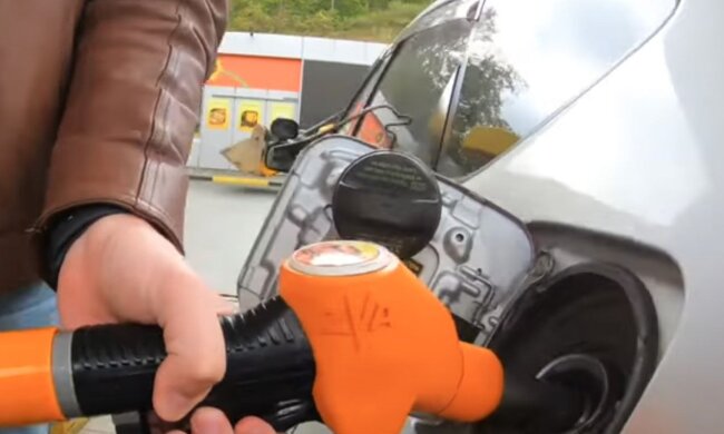 Новий удар по водіях: паливо на АЗС різко злетіло в ціні