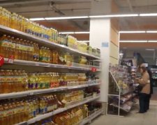 Магазины в Харькове сократили работу. Фото: скриншот YouTube