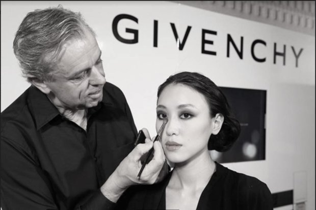 «Чем естественнее, тем современнее»: визажист Givenchy Гюнтер Хилгартнер о тональных продуктах
