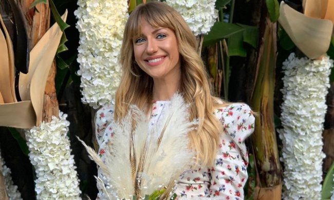 Леся Никитюк показала поклонникам свои подсолнухи