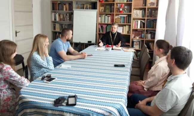 Во Львове УПЦ помогает семейным парам обрести счастье в браке