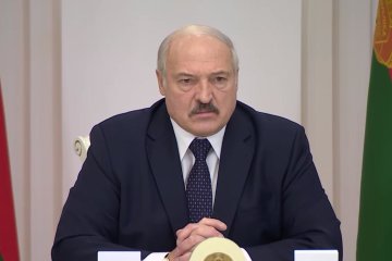 Лукашенко продолжает игнорировать пандемию. Фото: скрин youtube