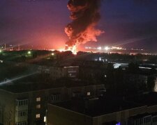 Дрони прилетіли на завод безпілотників у Росії, окупанти вдарили по пасажирському літаку - відео