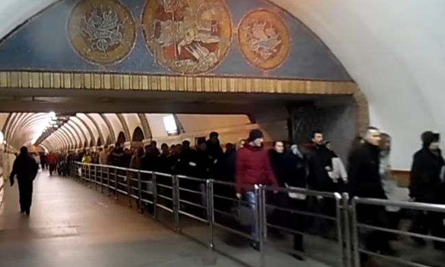 У Києві частково не працює метро - новий графік руху поїздів, тролейбусів та автобусів