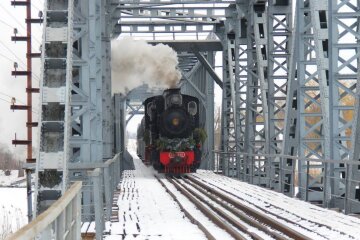 Из-за аномальных погодных условий: поезда Укрзализныци опаздывают почти на 8 часов