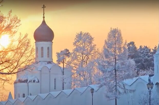 Православный храм зимой. Фото: скриншот YouTube