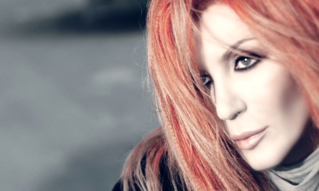 Ирина Билык показала фото 20-летнего сына. Саму певицу на фото трудно узнать