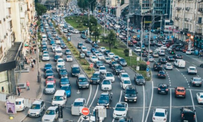 Перекроют улицу на целый день: киевским водителям опять приготовили испытание