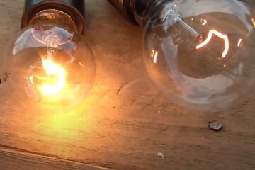 Лампочки. Фото: скриншот Youtube