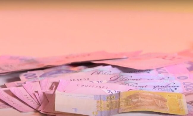 Сразу на 50 процентов: в Раде решили как увеличат зарплаты чиновникам