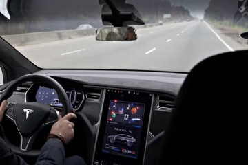 "Tesla Model X". Фото: скріншот YouTube-відео.