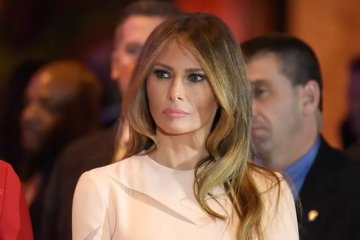 Жена президента отличилась откровенным нарядом на празднике: не надела даже нижнее белье (фото)