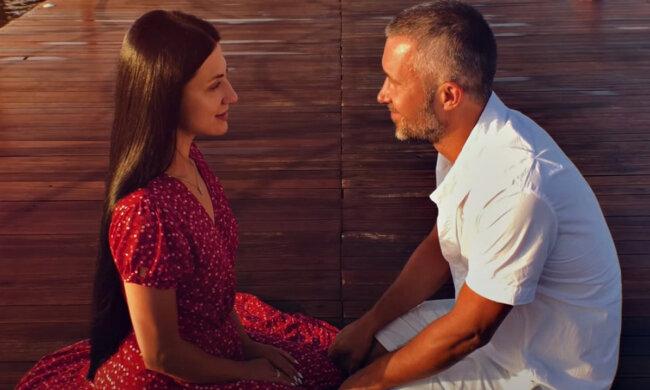 Снежана и Сергей Бабкины. Фото: скриншот YouTube-видео.