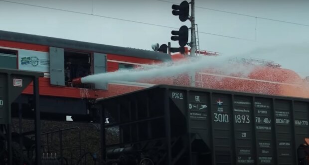 Палаючий російський потяг. Фото: YouTube, скрін