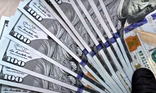 Доллары США. Фото: скриншот Youtube-видео