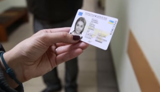 ID-паспорт гражданина Украины, фото: Скриншот YouTube