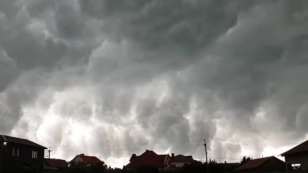 Украину снова накроет непогода, фото: скриншот с youtube