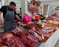В Україні стрімко дорожчає м'ясо. Фото: YouTube