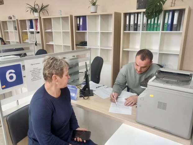 Українцям розповіли, як відбувається подачі заяви на відстрочку в ЦНАП. Фото: з відкритих джерел