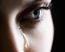 Нужно чаще плакать: ученые рассказали о пользе слез
