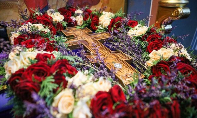 Сьогодні віруючі УПЦ святкують Воздвиження Хреста Господнього