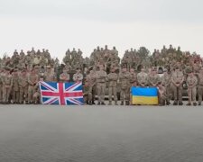 Військові України та Великобританії. Фото: скріншот YouTube-відео