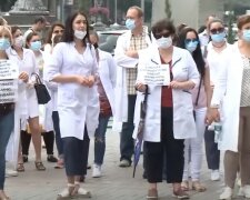 Митинги врачей в Украине. Фото: YouTube, скрин