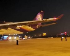 В аэропорту Лаоса столкнулись два самолета. Фото: скриншот YouTube
