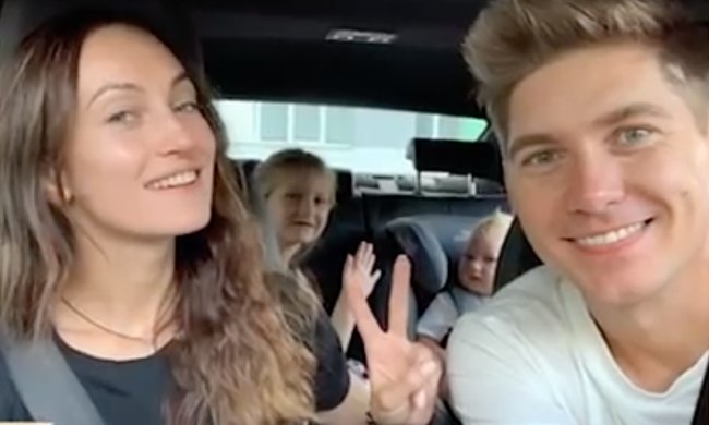 Владимир Остапчук с женой. Фото: скриншот Youtube