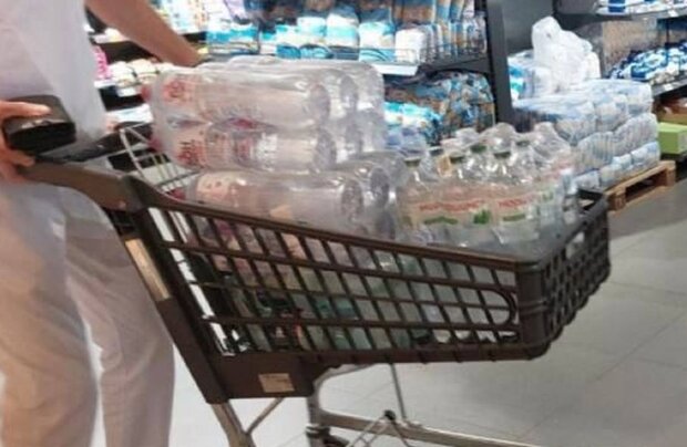 Вода в супермаркете. Фото: Telegram
