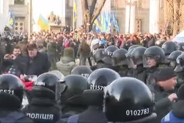 Столкновения под Радой: подполковник Нацгвардии в реанимации, ему разнесли голову