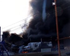 Пожежа на хімзаводі рф. Фото: скріншот YouTube-відео