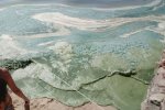 На одесских пляжах зацвела вода: люди купаются в зеленом море