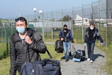 Украинцы на пункте пропуска "Шегини". Фото: скрин Facebook