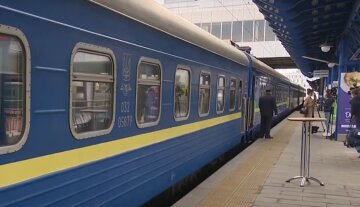 "Укрзализныця" порадовала пассжиров. Фото: скирншот Youtube