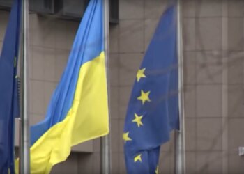 Прапори ЄС та України. Фото: скріншот YouTube-відео