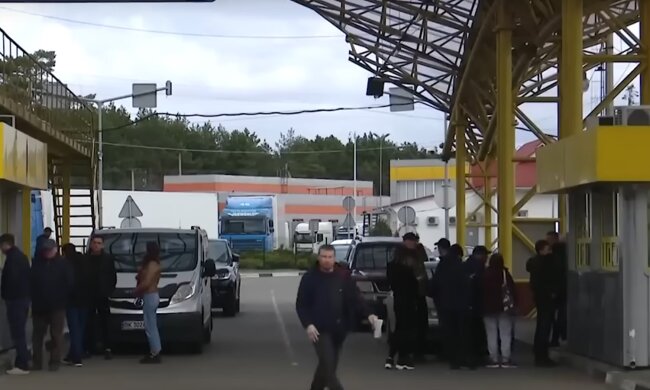 Мужчины на границе. Фото: скриншот YouTube-видео