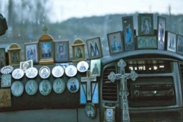 Ікони в автомобілі, фото: youtube.com