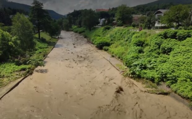 Наводнения в западных областях Украины. Фото: BBC, скрин