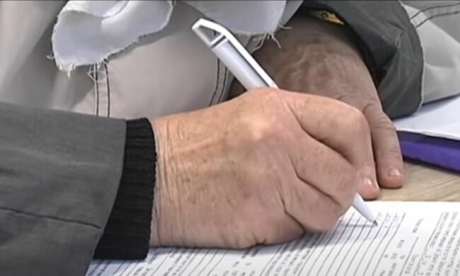 Минсоцполитики увеличил начисления субсидий. Фото: скриншот YouTube