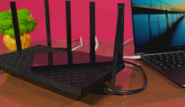 Як перевірити, чи ніхто сторонній не підключився до вашого Wi-Fi. Фото: YouTube