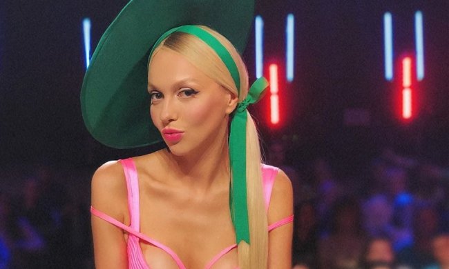 Памела Андерсон не попадает: Оля Полякова сверкнула ультравырезом в очень интимном месте