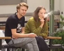 Курение. Фото: скриншот YouTube-видео
