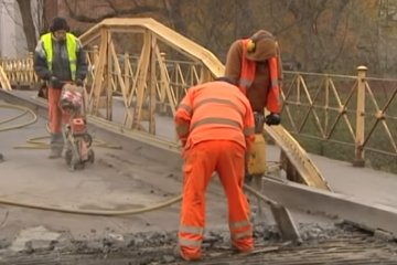 Украинских "заробитчан" удержат дома новыми вакансиями. Фото: youtube