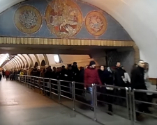 У Києві частково не працює метро - новий графік руху поїздів, тролейбусів та автобусів