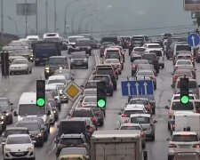 Транспорт на дороге. Фото: скриншот YouTube-видео